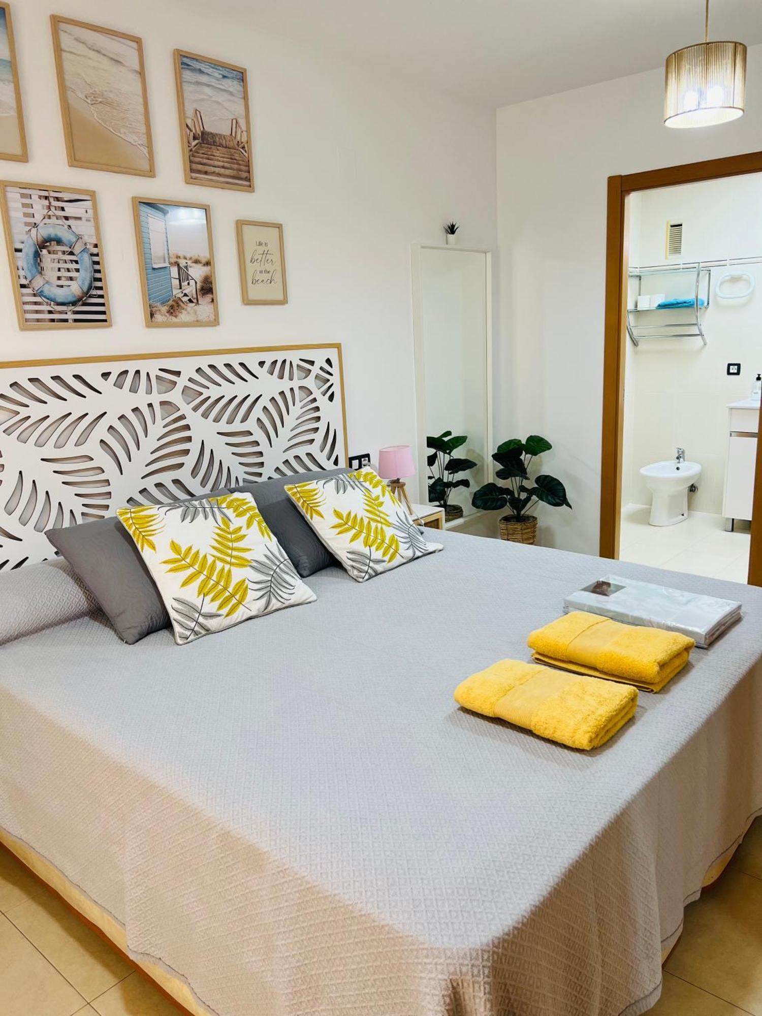 APARTAMENTO CENTRO 3 HABITACIONES CON AIRE ACONDICIONADO A 150m DE LA PLAYA Peníscola Exterior foto